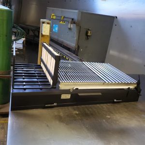 Parrilla Argentina en un sistema de elevación frontal en estructura de fierro